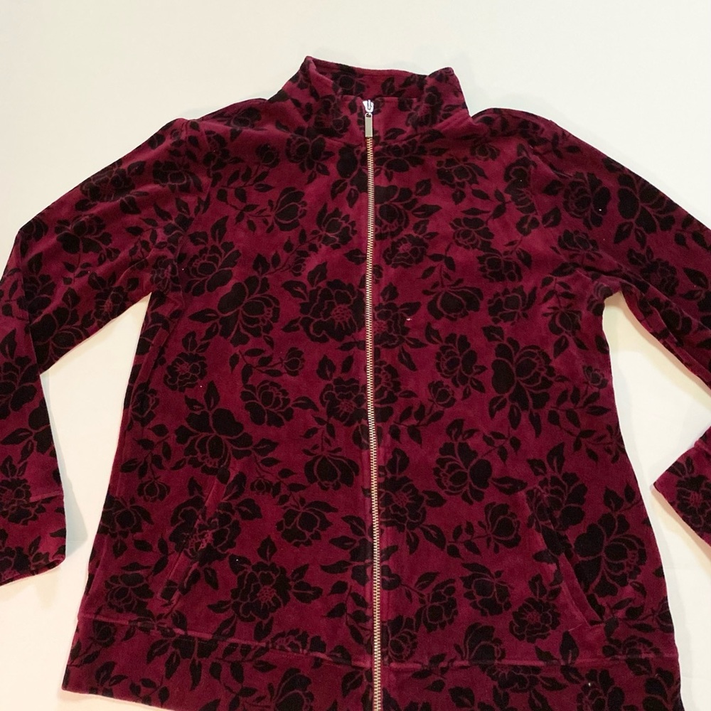 Karen Scott Valor Top Size M Black and Burgundy